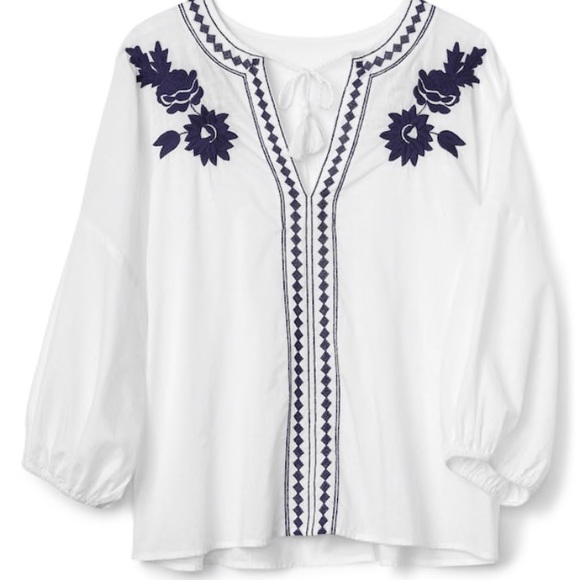 GAP Tops - 🎉HP🎉NWT Gap Embroidered Lightweight Peasant Top